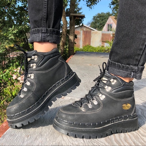 Skechers Shoes - 🏷 vintage Y2K sketchers grunge black chunky platform jammers!